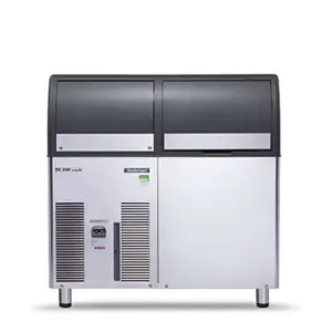 165 KG/24 HRS SELF-CONTAINED <br> SUPER CUBE ICE MACHINE <br> By Scotsman